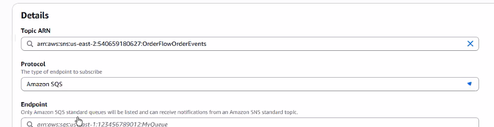 Mismo formulario con Protocol = "Amazon SQS" seleccionado, y el campo Endpoint mostrando el placeholder de ejemplo arn:aws:sqs:us-east-1:123456789012:MyQueue, con la nota "Only Amazon SQS standard queues will be listed and can receive notifications from an Amazon SNS standard topic"