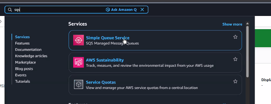 Buscador de la consola de AWS con "sqs" tipeado, mostrando el resultado "Simple Queue Service — SQS Managed Message Queues" resaltado